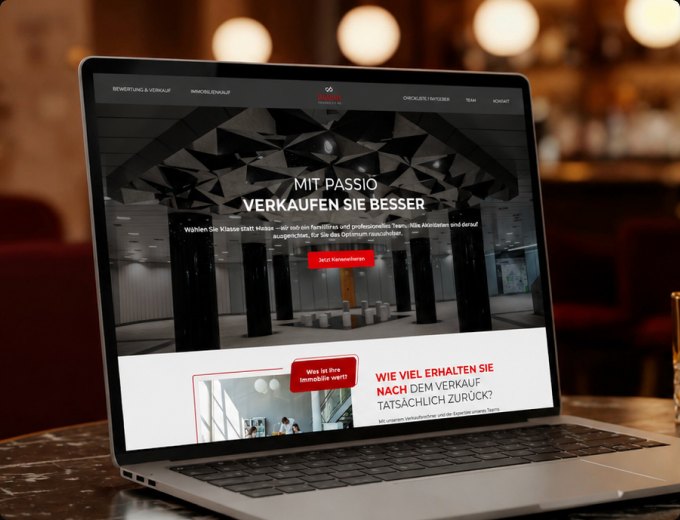 Site web de PASSIO Immobilien affiché sur un ordinateur portable